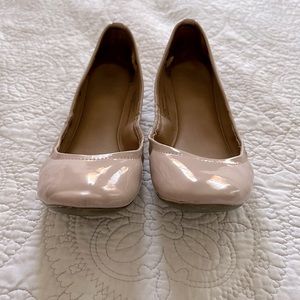 Comfy and adorable nude ballerina style flats